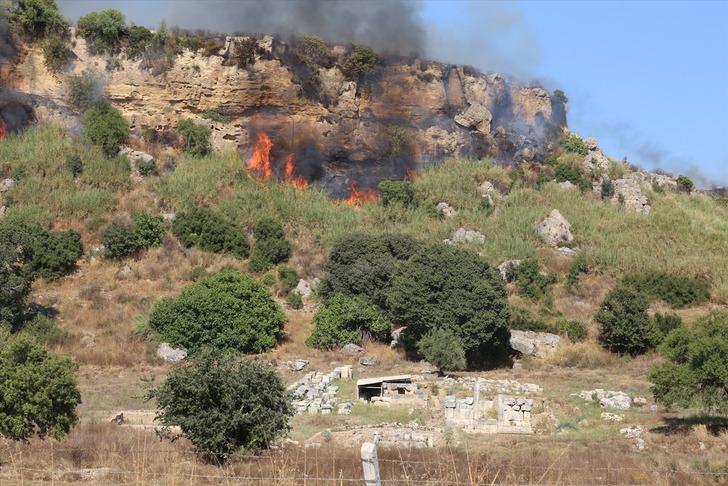 Antalya'da iki bölgede yangın! Antik kent tehdit altında G1