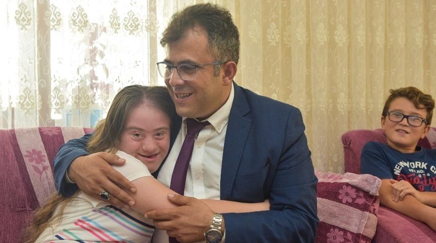 Başkan Çatal’dan down sendromlu Sedanur’a doğum günü sürprizi