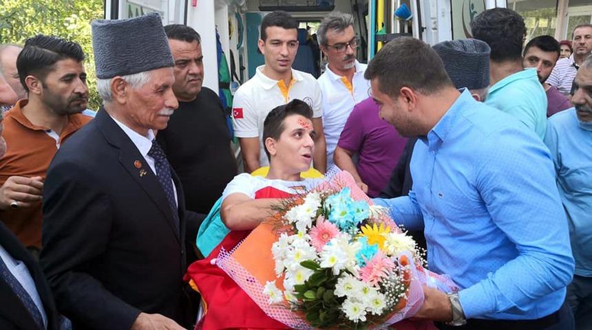 &Ccedil;atışmada yaralanıp, tedavisi tamamlanan uzman &ccedil;avuş baba ocağında