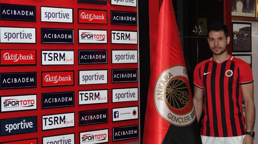 Ertaç Özbir Gençlerbirliği ile sözleşme imzaladı