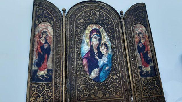 Elazığ'da haç işaretli fresk ele geçirildi