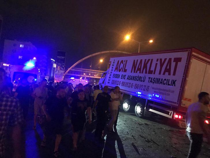 Hatay'da freni patlayan kamyon, ışıkta bekleyen 11 aracı biçti: Çok sayıda yaralı var! G4