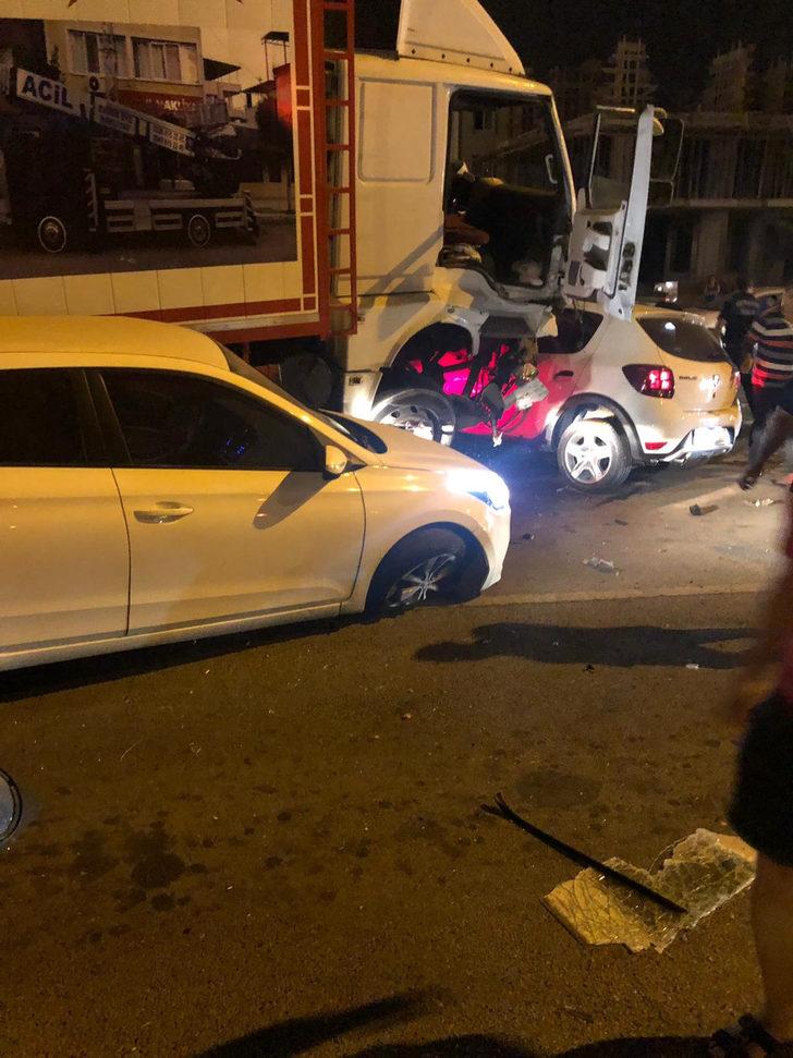 Hatay'da freni patlayan kamyon, ışıkta bekleyen 11 aracı biçti: Çok sayıda yaralı var! G3