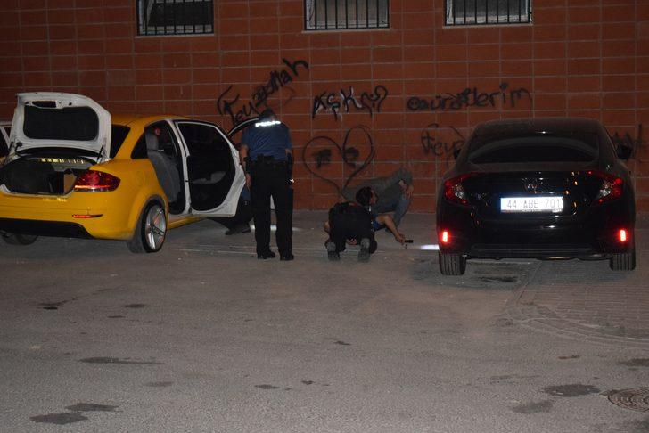 Sokak ortasındaki çatışma araçta da devam etti! Birbirlerine mermi yağdırdılar! G4