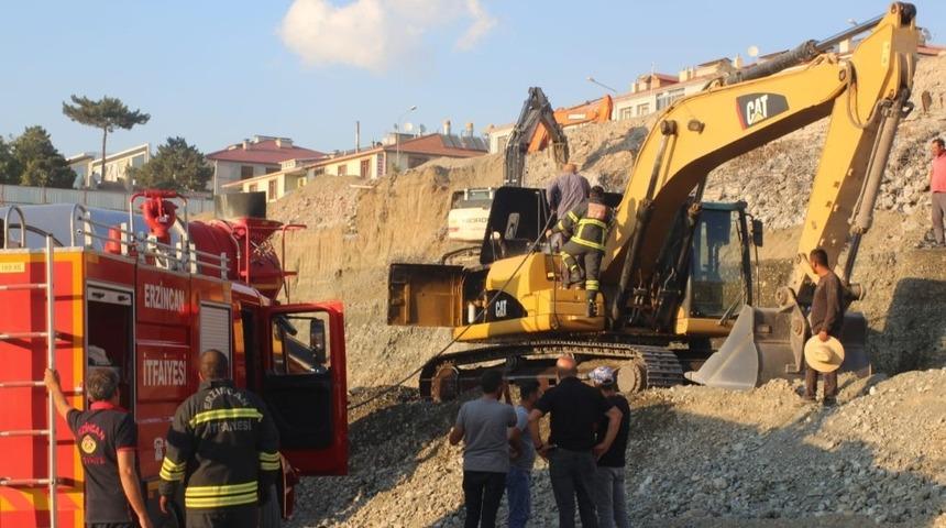 Erzincan&rsquo;da iş makinesinde yangın