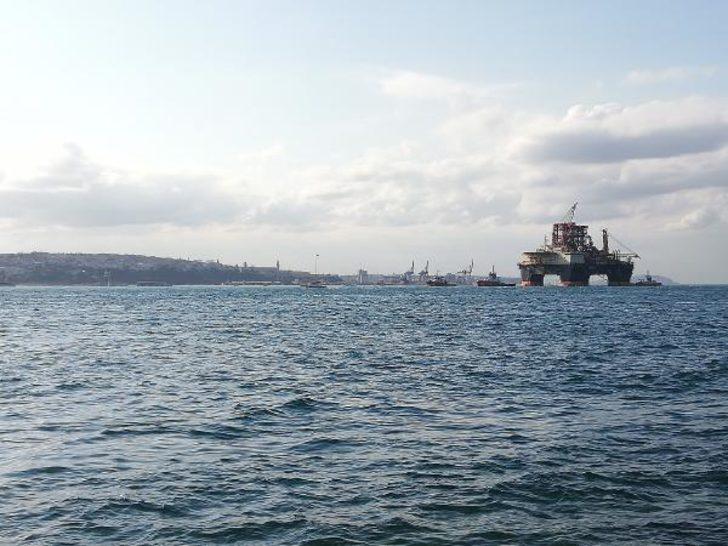 Dev petrol arama platformu 'Scarabeo 9' İstanbul Boğazı'ndan geçiyor G2