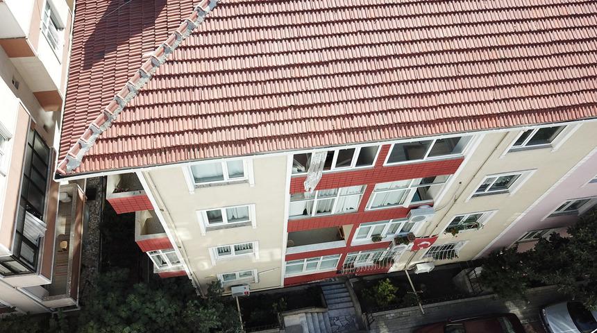 Avcılar'da çökme riski bulunan binanın havadan fotoğrafları