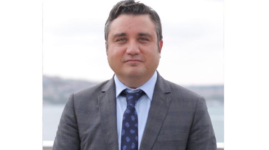 Ağır okul &ccedil;antası erkeklerin eğri durmasına, kızların kambur olmasına neden oluyor