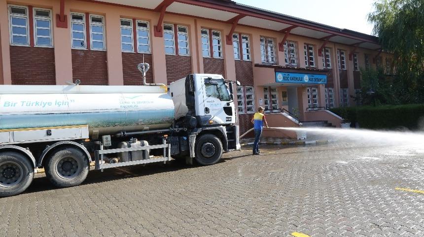Tuşba Belediyesi&rsquo;nden okul temizliği