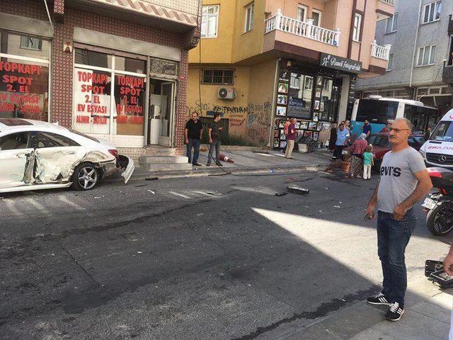 Gaziosmanpaşa'da özel halk otobüsü kazası (1)