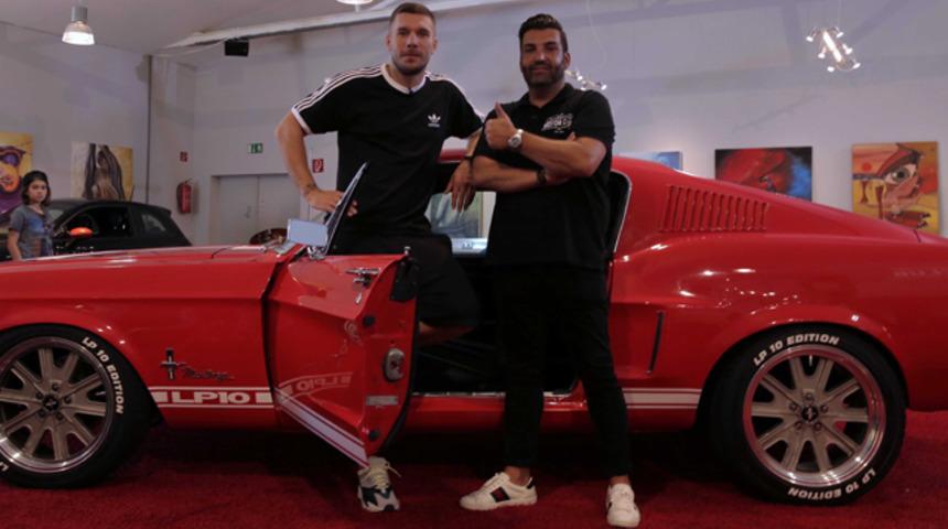 Podolski aradığı arabayı ABD'de buldu