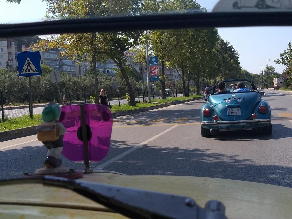 Klasik Volkswagenlere g&ouml;z&uuml; gibi bakıyor