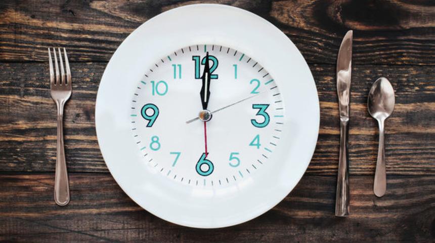 Aralıklı oruç diyeti sağlıklı kilo vermek için kullanılabilir