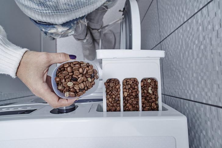 Koyu renk kıyafetleriniz mi soldu? Eski haline getirmek için kahve kullanın