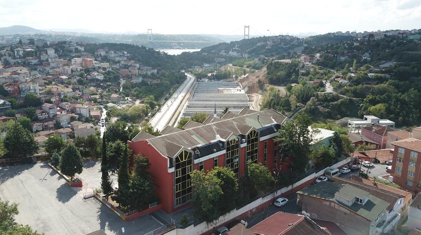 Sarıyer'de kapatılma kararı alınan okula velilerden tepki