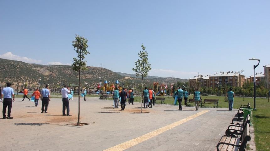 Bingöl’de hükümlüler, çevre temizliği yaptı