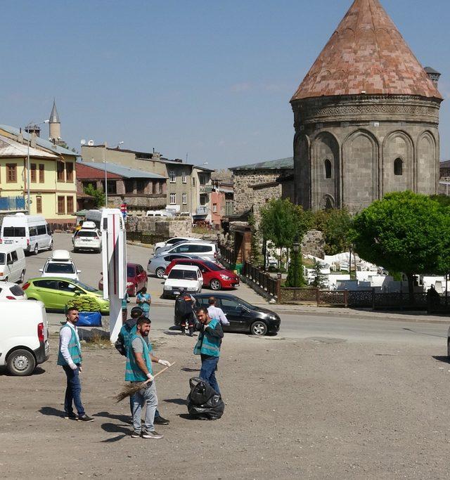 Erzurum'da denetimli serbestlik yükümlüleri temizlik yaptı