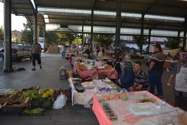 Hanımeli Pazarı’na büyük ilgi