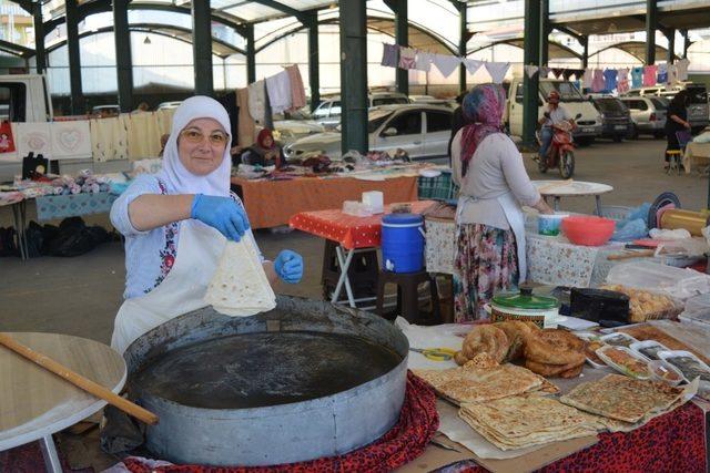 Hanımeli Pazarı’na büyük ilgi