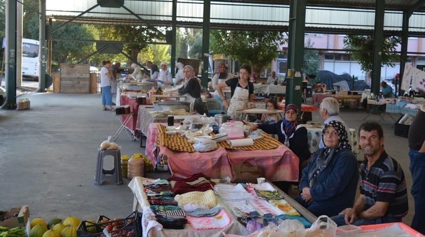 Hanımeli Pazarı&rsquo;na b&uuml;y&uuml;k ilgi