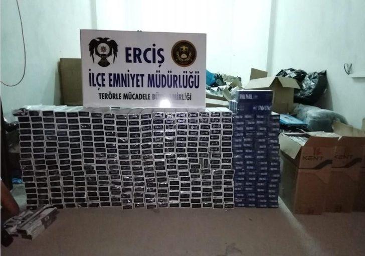 Hurda yığınlarının arasında 5 bin 450 paket kaçak sigara ele geçirildi G1