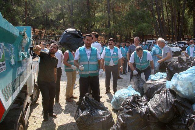 Fethiye’de hükümlüler çevre temizliği yaptı