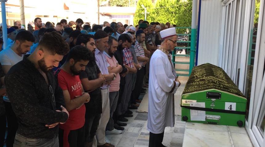 D&uuml;şt&uuml;ğ&uuml; baraj g&ouml;l&uuml;nde boğulan Suriyeli Halil, toprağa verildi