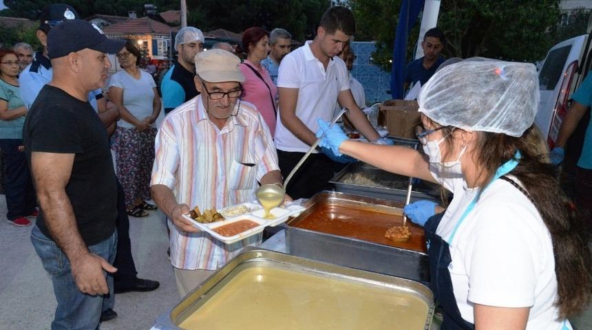 Aydın B&uuml;y&uuml;kşehir Belediyesi iftar sofraları kuruyor