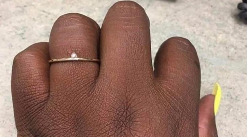 8 yıllık sevgilisinden aldığı yüzük şaşkına çevirdi!  'Utanç verici' bulundu
