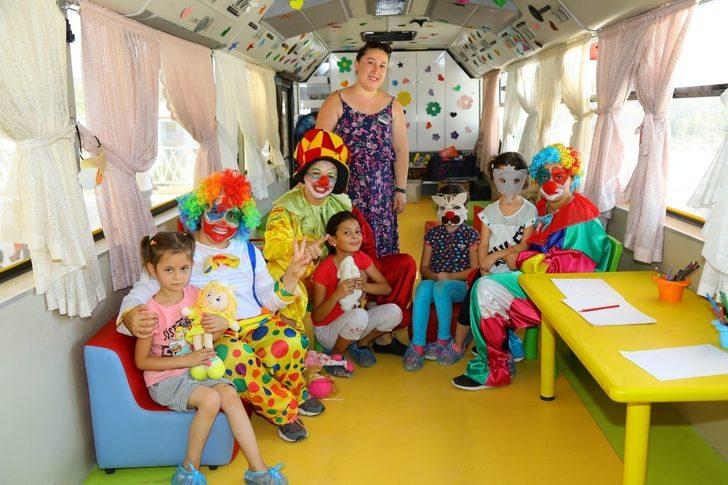 Gezici Oyun Evinde tiyatro ve palyaço sevinci G1