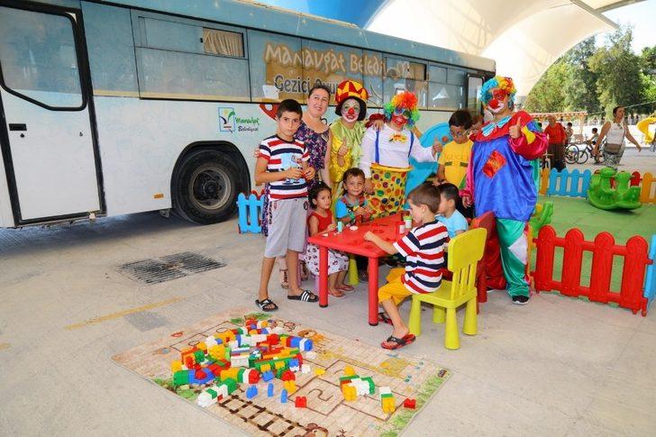 Gezici Oyun Evinde tiyatro ve palyaço sevinci G3