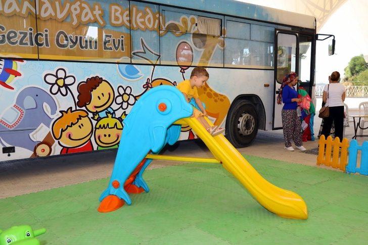 Gezici Oyun Evinde tiyatro ve palyaço sevinci G5