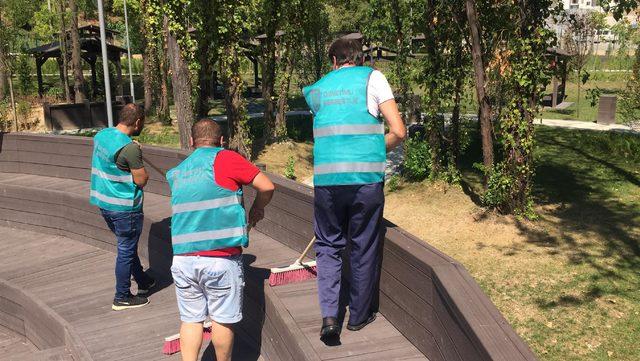 Karabük’te denetimli serbestlik yükümlüleri, parkı temizledi