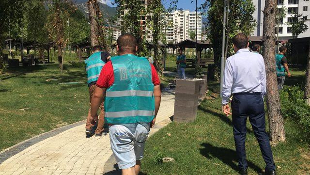 Karabük’te denetimli serbestlik yükümlüleri, parkı temizledi