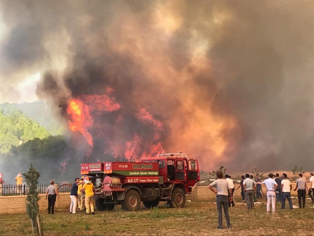&Ccedil;anakkale'deki orman yangını kısmen kontrol altında