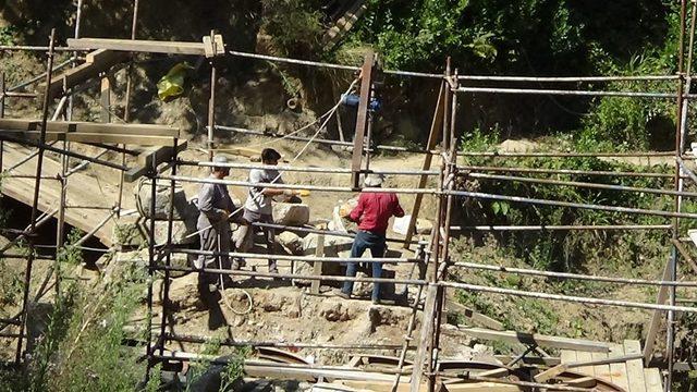 Tarihi köprüde onarım çalışmaları başladı