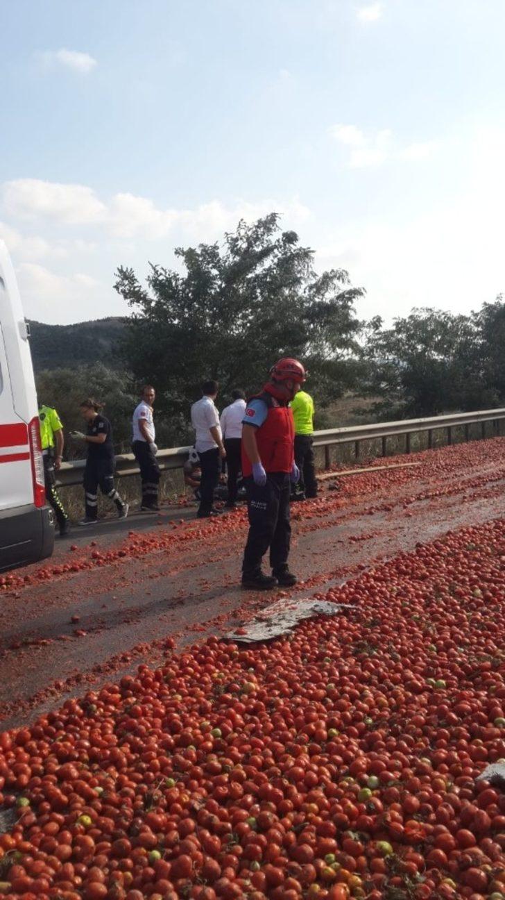Tonlarca domates yola saçıldı G3