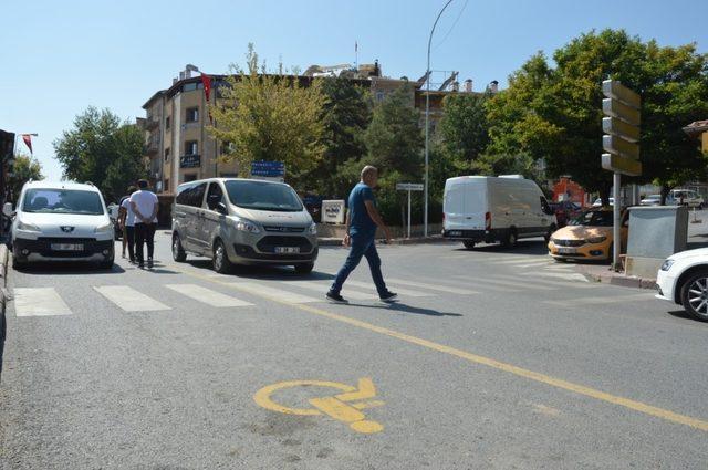 Yayalara öncelik vermeyen sürücülere ceza yazıldı