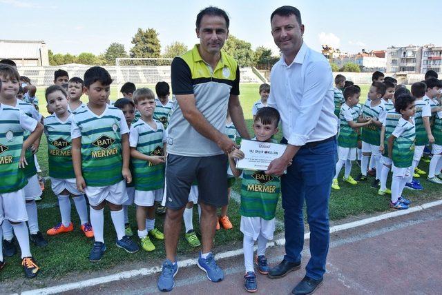 Akhisar Belediyesi yaz spor okulunda sertifika töreni