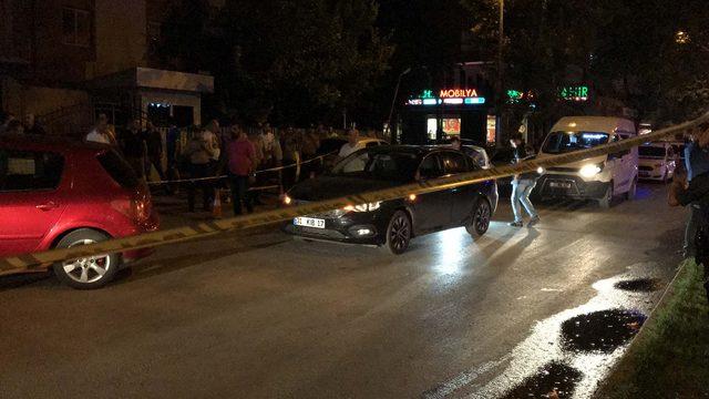 Otomobille giden babasının yolunu kesip tabancayla ayağından yaraladı