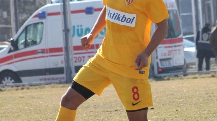 Ahmet Zekkeriya Kartal 5 yıllık s&ouml;zleşme imzaladı