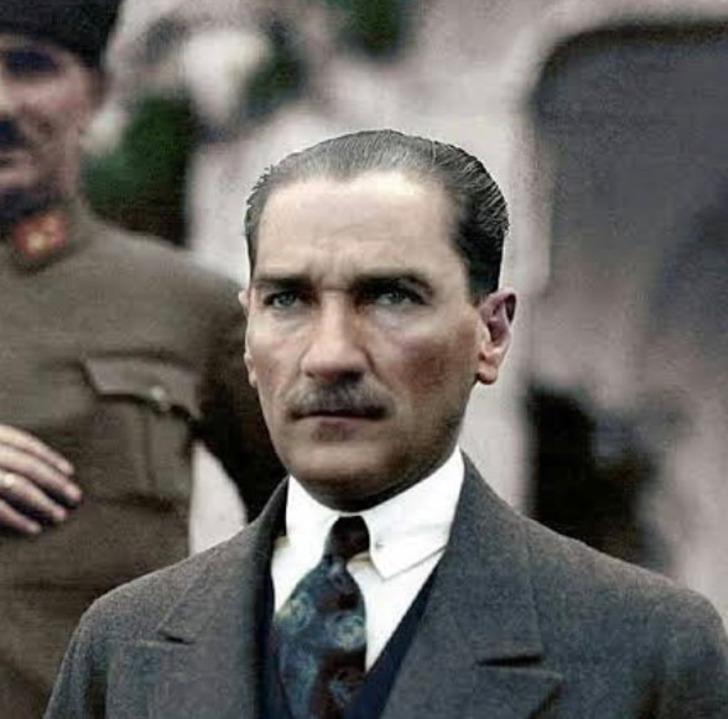 Ünlülerden 30 Ağustos Zafer Bayramı paylaşımları G3