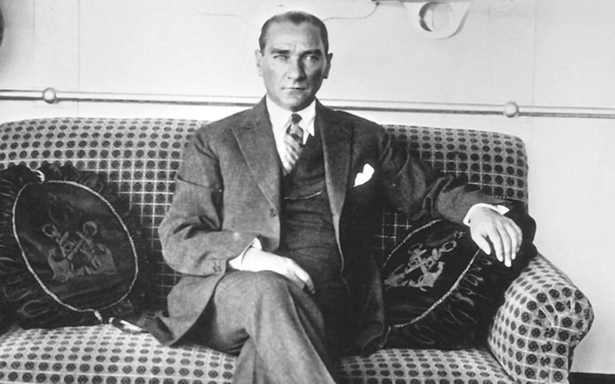 &Uuml;nl&uuml;lerden 30 Ağustos Zafer Bayramı paylaşımları