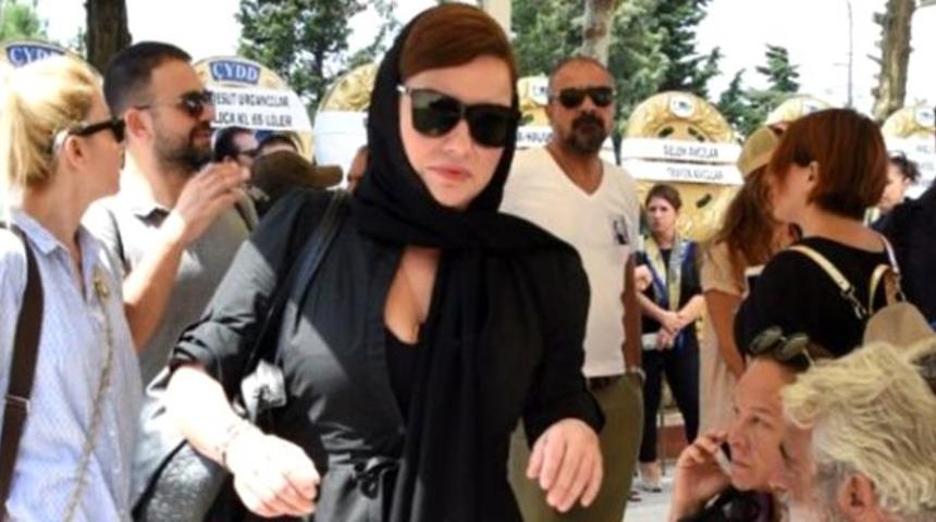 Deniz Seki'nin cenaze töreni için seçtiği kıyafet tepki topladı