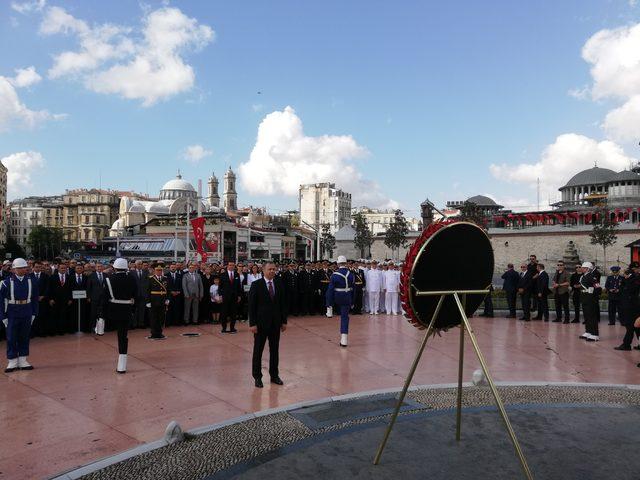 Taksim'de 30 Ağustos Zafer Bayramı töreni