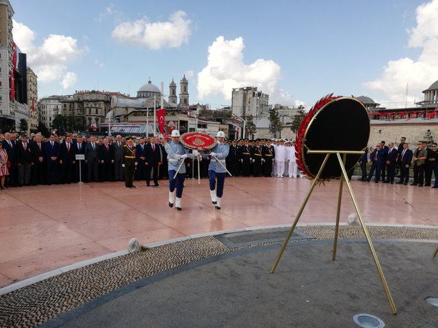 Taksim'de 30 Ağustos Zafer Bayramı töreni