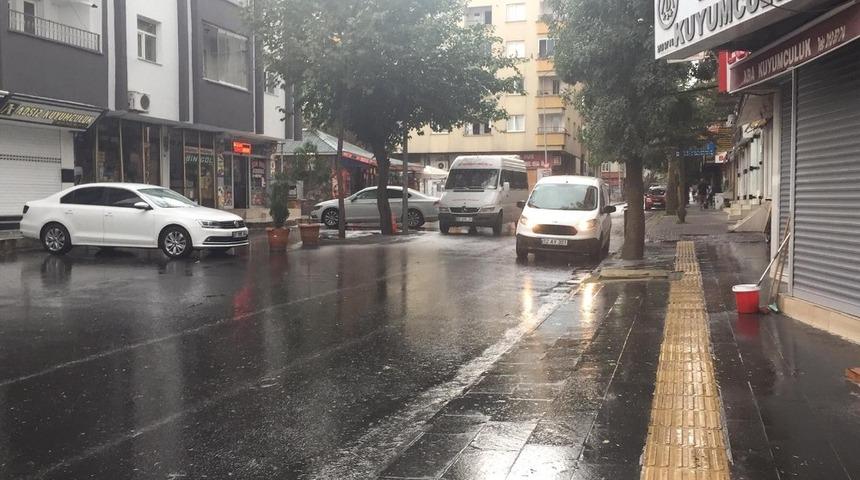 Bing&ouml;l&rsquo;de yağmur ara ara etkili oluyor