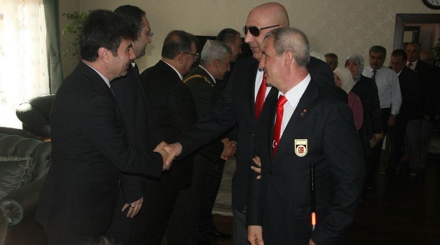 Vali Soyt&uuml;rk tebrikleri kabul etti