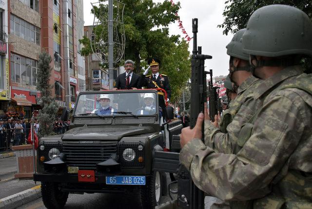 Van'da Zafer Bayramı törenle kutlandı