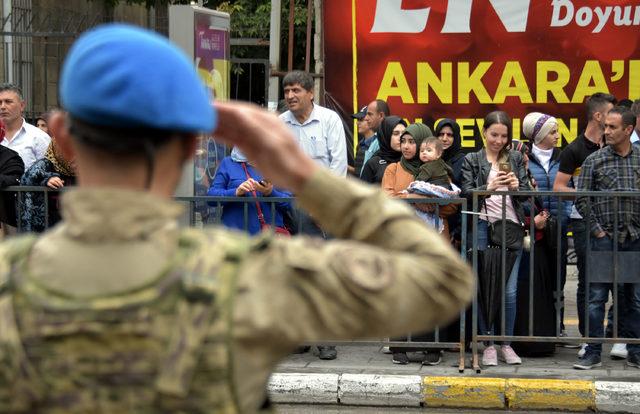 Van'da Zafer Bayramı törenle kutlandı